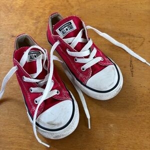 Converse All stars toddler 10 red white lace up sneakers